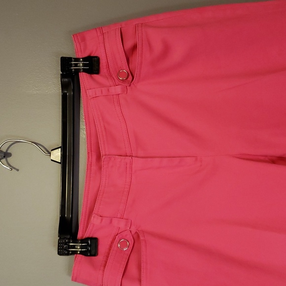 NEW DIRECTIONS Lady's Petite Pink Capri Pants with 4 Button Adornment at Side's - Picture 3 of 7